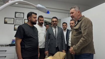 MESTAN ÖZCAN’DAN YENİ AÇILAN DİŞ MUAYENEHANESİNE ZİYARET