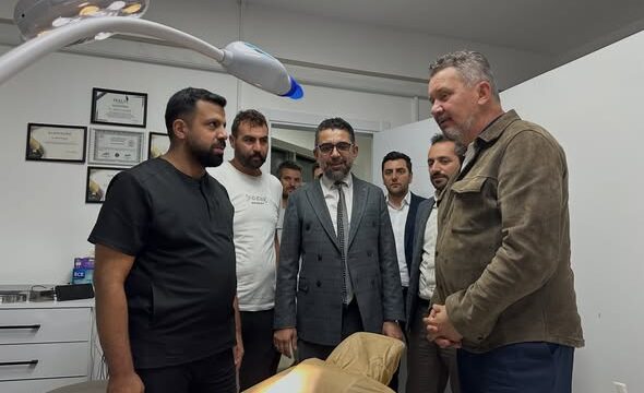 MESTAN ÖZCAN’DAN YENİ AÇILAN DİŞ MUAYENEHANESİNE ZİYARET