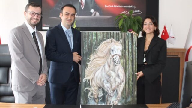 TRSM Danışanlarından İl Sağlık Müdürü Onar’a Anlamlı Hediye