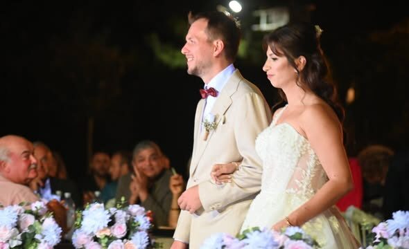 Gülce ve Jelle’nin Mutlu Gününde Uzaklar Yakın Oldu