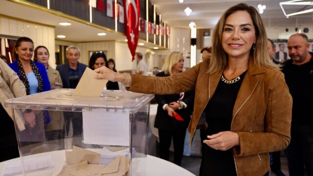 Başkan Candan Yüceer, Süleymanpaşa’daki ön seçimde oy kullandı