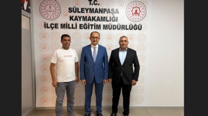 Van Gölü ve Çevre İller Dayanışma Vakfı Başkanı Naim Atsız ve Yönetim Kurulu Üyesi İlçe Milli Eğitim Müdürü Fahri Kırmızı’yı Ziyaret Etti