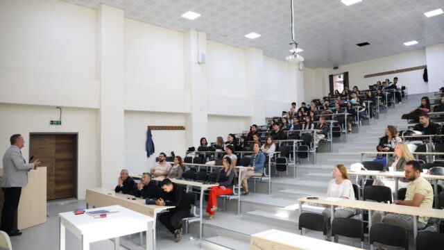 GÜZEL SANATLAR, TASARIM VE MİMARLIK FAKÜLTESİ’NE YENİ KAYIT OLAN ÖĞRENCİLERE YÖNELİK ORYANTASYON PROGRAMI DÜZENLENDİ