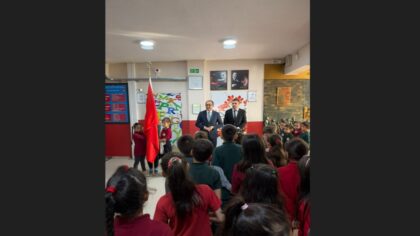 İlçe Millî Eğitim müdürü 100. Yıl Mehmet Özyüksel İlkokulunda Bayrak Töreni’ne Katıldı