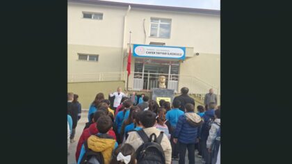İlçe Millî Eğitim müdürü İlçemiz Cafer Tayyar İlkokulunda Bayrak Töreni’ne Katıldı