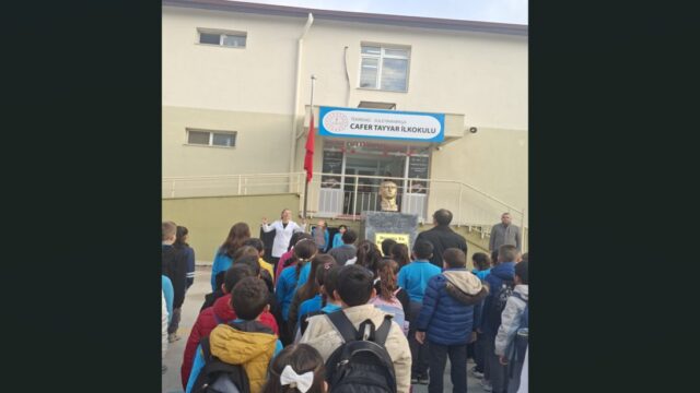 İlçe Millî Eğitim müdürü İlçemiz Cafer Tayyar İlkokulunda Bayrak Töreni’ne Katıldı