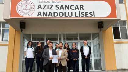 Kapaklı Aziz Sancar Anadolu Lisesinden Uluslararası Başarı: “Speak-Up Sessions” Litvanya’da Yılın Etwinning Projesi Seçildi