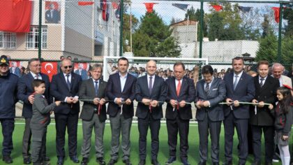MALKARA’DA ÜÇ OKULA HALI SAHA KAZANDIRILDI