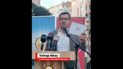 Akay’dan AK Parti’de ilk mesaj: “Alnım ak, başım dik geldim”