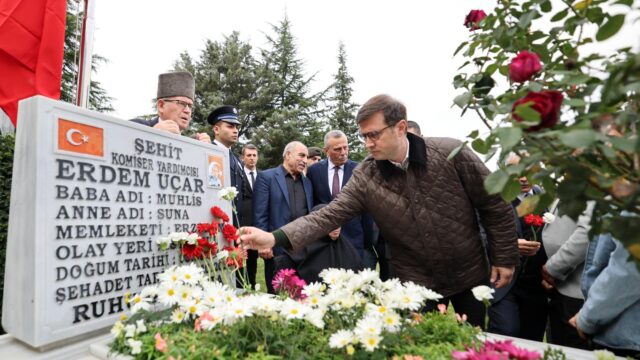 ŞEHİDİMİZİ KABRİ BAŞINDA ANDIK