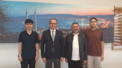Tekirdağ İnsanî Yardım Derneği Başkanı Süleyman Çalışkan ve Yönetim Üyeleri İlçe Millî Eğitim müdürü Fahri Kırmızı’yı Makamında Ziyaret Etti
