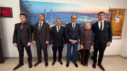 Ülkü Ocakları İlçe Başkanı Alican Ulukaya İlçe Milli Eğitim Müdürü Fahri Kırmızı’yı Makamında Ziyaret etti